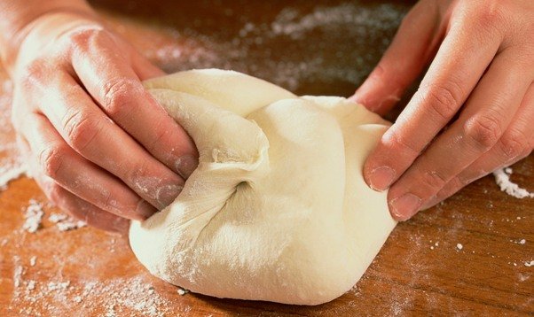 Замішуємо смачне тісто для пиріжків