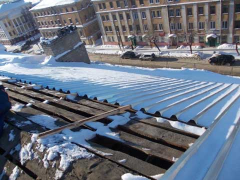 Технологія ремонту плоскої покрівлі: взимку, експлуатованої, виробничих будівель