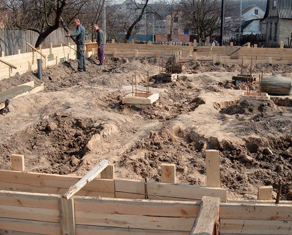 Будівництво будинку з клеєного бруса: перевага подібних будівель і технологія їх зведення