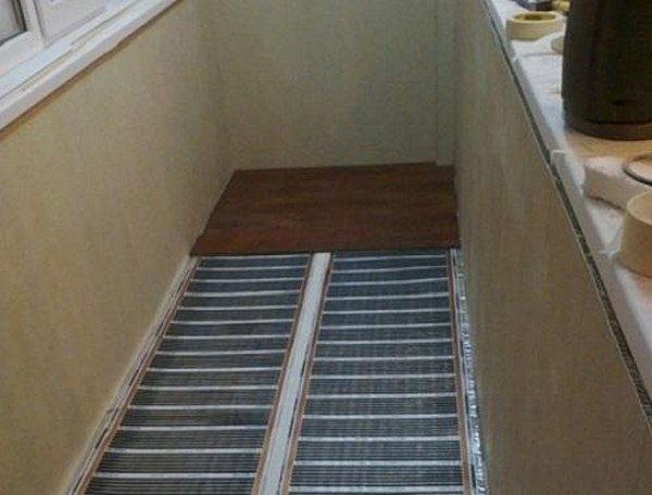 Тепла підлога на балконі: альтернатива виносу батареї