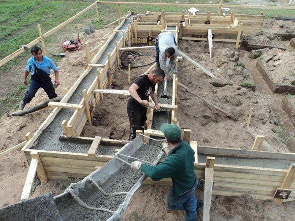 Фундамент для будинку своїми руками: з чого почати і чим закінчити