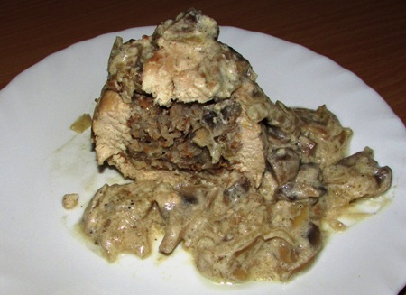 Куряча грудка, фарширована гречкою і грибами, фото рецепт Куряча грудка, фарширована гречкою і грибами, фото рецепт
