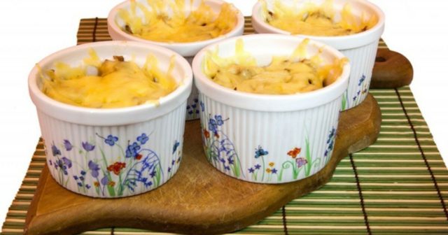 Жульєн з лисичками: рецепти приготування в духовці на сковороді, фото