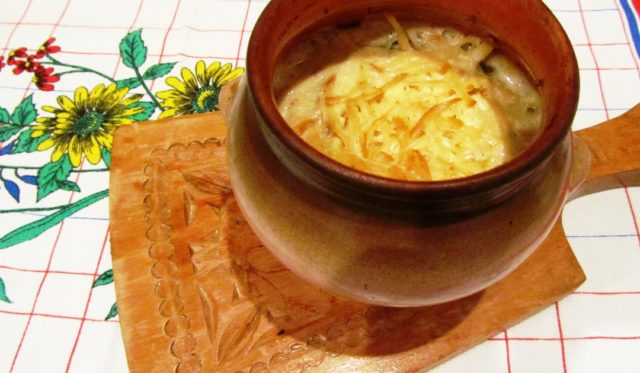 Жульєн з лисичками: рецепти приготування в духовці на сковороді, фото