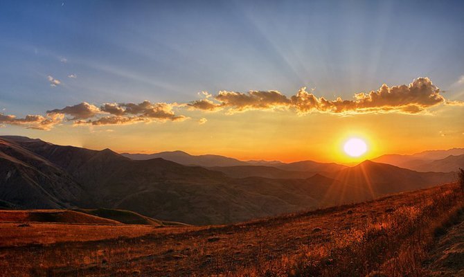 Чому не можна лягати спати на заході сонця