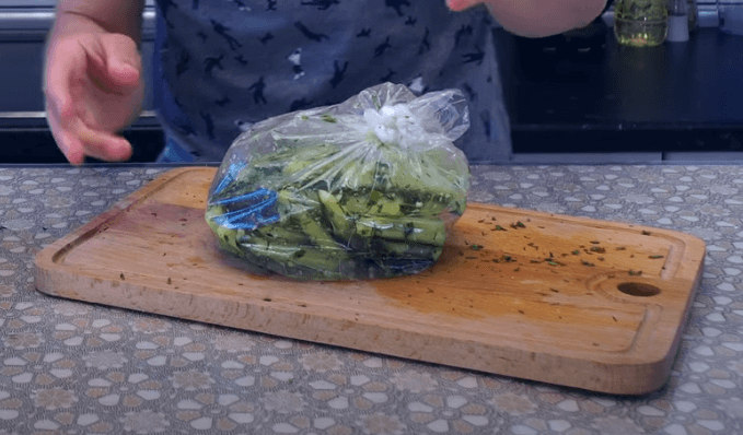 Малосольні огірки в пакеті швидкого приготування