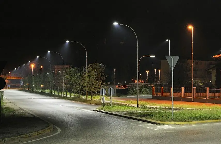 Вуличні світлодіодні світильники: ефективне освітлення для населених пунктів